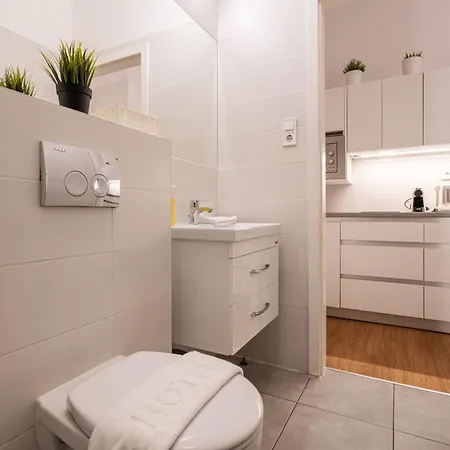 Klauzal Garden City Studio K32 *
