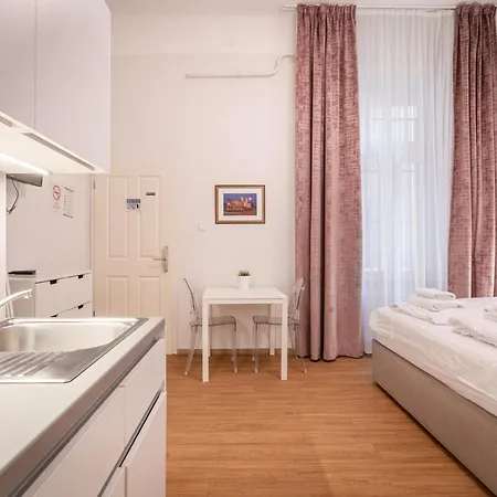 Klauzal Garden City Studio K32 بودابست